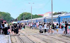 Mua vé tháng, đặt chỗ tàu Hà Nội - Hải Phòng thế nào?