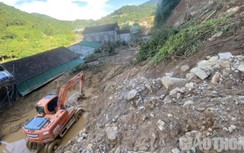 Bốn ngày đêm hót dọn không nghỉ, QL7 vẫn ngổn ngang đất đá sau lũ quét