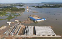 Nước ngập trắng công trường, nhà thầu cao tốc "ngồi trên lửa"