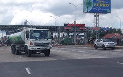 Lượng lớn tiền lẻ và xe cứu hộ sẵn sàng ở BOT Cai Lậy