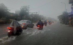 Lũ lên nhanh, giao thông qua miền Trung thế nào?