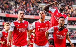 Arsenal thắng hú vía nhờ phạt đền, MU lấy 3 điểm trong 45 phút