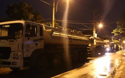 Clip: Tấp nập đoàn xe bồn chở xăng tiếp tế trong đêm