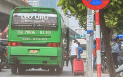 Video: Tự lập bến, đi kiểu “rùa bò” đón, trả khách dưới lòng đường Thủ đô