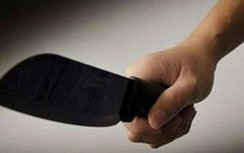 Chủ quán karaoke cầm dao chém khách nhập viện