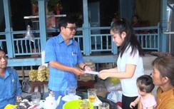Ban ATGT An Giang thăm 2 gia đình nạn nhân tử vong do TNGT
