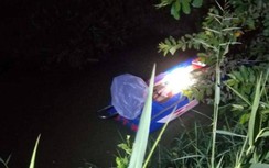 Phát hiện người đàn ông úp mặt dưới nước tử vong cạnh xuồng máy