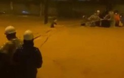 Bị nước lũ cô lập, nhiều người dân Đà Nẵng kêu cứu trong đêm