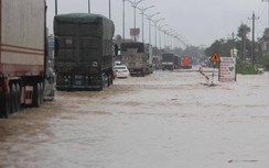 Nước lũ dâng nhanh, xuất hiện điểm ngập trên QL1 qua Bắc Thừa Thiên-Huế