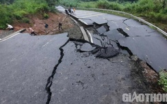 Chốt phương án xử lý sụt trượt QL15D, thi công ngày đêm để thông tuyến
