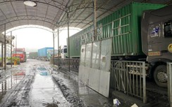 Sạt lở tắc đường, hàng loạt phương tiện “chôn chân” tại cửa khẩu La Lay