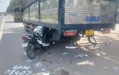 Xe máy tông vào bánh xe tải, nữ sinh lớp 10 tử vong