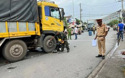 Xe máy chui gầm xe tải, cô gái trẻ tử vong thương tâm