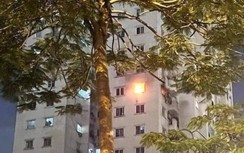 Ngọn lửa bùng lên sau tiếng nổ ở khu đô thị Ciputra, 12 người thoát nạn