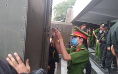 Video: Toàn cảnh ngày đầu xét xử 74 bị cáo buôn lậu xăng "khủng"