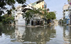 Nhiều nơi ở TP.HCM ngập sâu vì triều cường, cuộc sống người dân đảo lộn