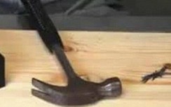 Nghi bị từ chối yêu, nam nhân viên vác búa đánh con gái chủ quán vỡ hộp sọ