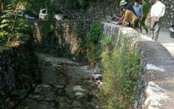 Đi làm sáng sớm, nhóm thợ xây hốt hoảng thấy thi thể nằm dưới suối cạn