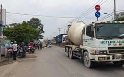 Video TNGT 3/11: Va chạm giữa xe bồn và xe máy làm 1 người tử vong tại chỗ