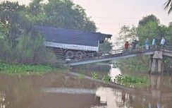Tài xế lái xe 30 tấn làm sập cầu 5 tấn ở Đồng Tháp đối diện hình phạt nào?