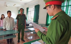 Khởi tố một hiệu phó trường cao đẳng kí xác nhận vào hồ sơ khống