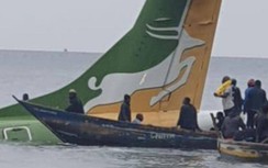 Máy bay rơi xuống hồ ở Châu Phi, 19 người thiệt mạng