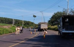 Video TNGT 8/11: Nam thanh niên tử vong sau va chạm giữa xe tải và xe máy