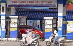 Người dân chật vật tìm nơi mua xăng dầu, Hà Nội được tiếp thêm 1.000m3