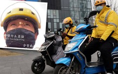 Nỗi khổ của shipper Trung Quốc, có người làm 17h/ngày, chỉ dám ăn 1 bữa