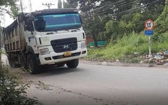 Tài xế bất chấp biển cấm tải trọng vẫn lái xe qua, coi chừng phạm tội