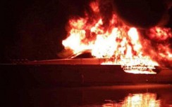 Du thuyền rước khách chui trước khi bốc cháy ngùn ngụt trên sông Sài Gòn?