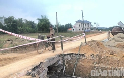 Thi công huyện lộ 87 tỷ mất ATGT, dùng xe chở đất có ngọn bụi bay mù mịt
