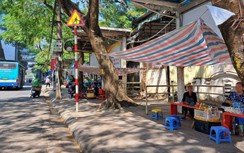 Cận cảnh nhà chờ xe buýt bị hàng quán, rác thải bủa vây