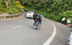 CSGT truy tìm nhóm bốc đầu xe máy trên đường cua tay áo vườn quốc gia Ba Vì