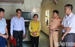 Xót cảnh cha mẹ già chăm sóc con bị chấn thương sọ não do TNGT