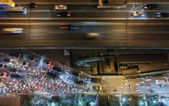 Xén dải phân cách, phân luồng từ xa chống ùn tắc trên đường Nguyễn Xiển