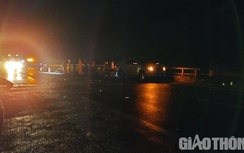 Người phụ nữ đi bộ qua đường cao tốc Nội Bài-Lào Cai bị ô tô đâm tử vong