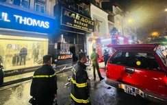 Đang tạm dừng hoạt động, quán karaoke trên phố Mai Hắc Đế bốc cháy