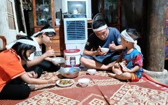 Nhọc nhằn "gà trống" nuôi 3 con thơ sau TNGT bất ngờ cướp đi người vợ trẻ