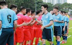 Ca sĩ Tuấn Hưng không ra sân nhưng vẫn “ghi bàn” ở trận đấu đặc biệt