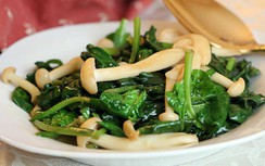Hai loại rau quen thuộc kết hợp cách này thành món ăn bổ máu, sáng mắt