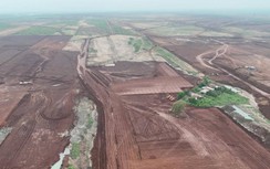 Video: Những ngôi nhà lọt thỏm giữa siêu dự án sân bay Long Thành