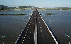 Chuyện vượt khó làm tuyến đường ven biển đẹp nhất Việt Nam