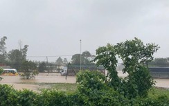 Mưa to nước đổ về dâng cao, QL1 đoạn Km867 qua Thừa Thiên Huế ngập sâu