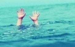 Điều tra thi thể trôi sông trên cổ bị đeo hòn đá