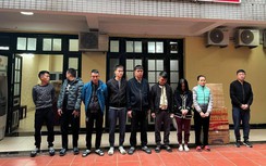 Nhiều xế sang bị thu giữ khi công an triệt phá đường dây cá độ 600 tỷ đồng
