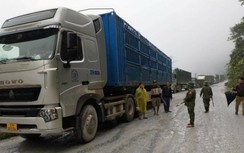 Thông xe tuyến Quốc lộ 8A sau nhiều giờ bị ách tắc do sạt lở