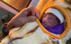 Bé trai sơ sinh nặng 1,3kg bị bỏ rơi giữa trời đông lạnh