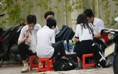 Tò mò rủ nhau nghịch thuốc lá điện tử, 5 học sinh tiểu học nhập viện