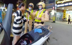 Đi xe "đầu trần", không gương, nhiều công nhân lộ vi phạm nồng độ cồn